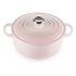 LE CREUSET Signature - Runder Bräter aus Gusseisen, Shell Pink, 20cm/2.4L (21177207774430)