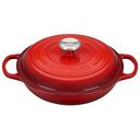 LE CREUSET Signature - Flache Kasserolle aus Gusseisen, Kirschrot, 26cm/2.2L (21180260602430)