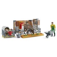 BRUDER bworld Kuh- und Kälberstall mit Landwirt, Kuh und Kalb (62611)